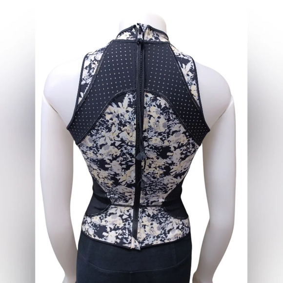 Lululemon EUC Salty Swim Rashie Sleeveless Black And White Tank Top - Picture 6 of 8